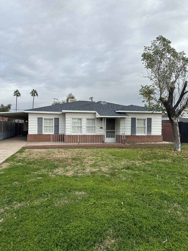 property at 1809 N Laurel Ave