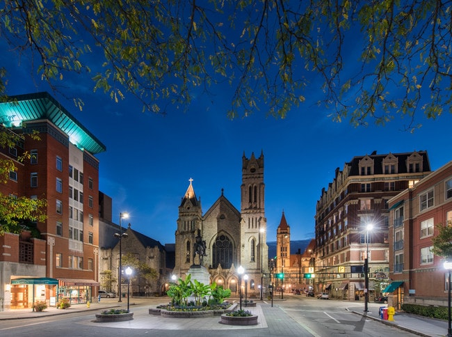 Greenwich on The Park in Cincinnati, OH - Building Photo - Building Photo
