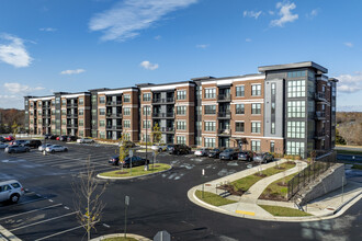 The View at Broadlands in Ashburn, VA - Building Photo - Building Photo