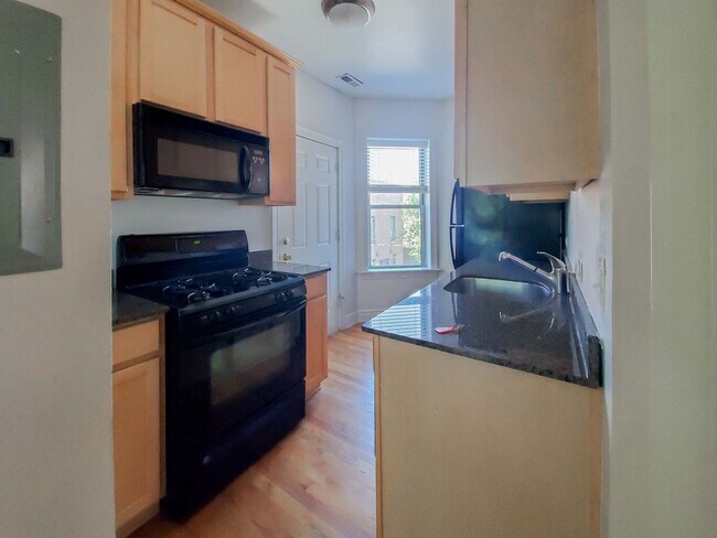1217 W Waveland Ave, Unit 2