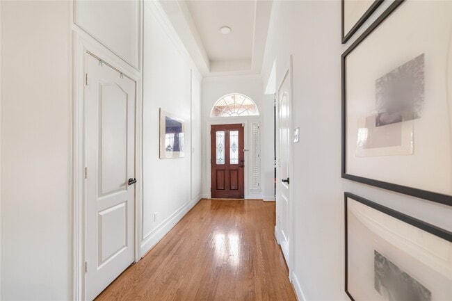 1611 Lakeside Enclave Dr