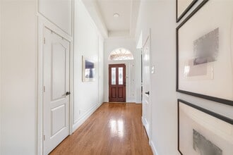 1611 Lakeside Enclave Dr in Houston, TX - Building Photo - Building Photo