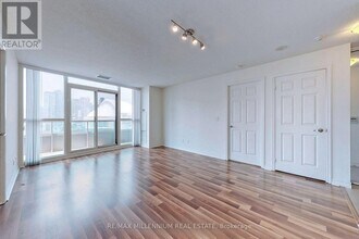 25-1525 Lower Simcoe St in Toronto, ON - Building Photo - Building Photo