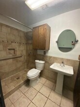 6105 SE Bishop Rd in Lawton, OK - Foto de edificio - Building Photo