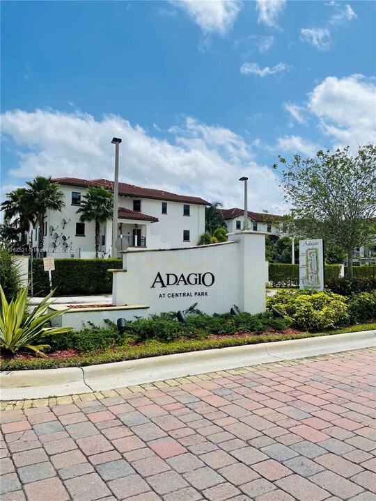 10620 NW 88th St in Doral, FL - Building Photo
