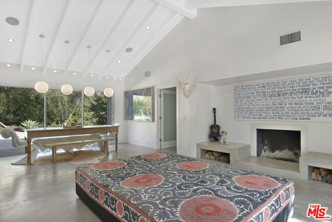 6715 Fernhill Dr in Malibu, CA - Building Photo - Building Photo