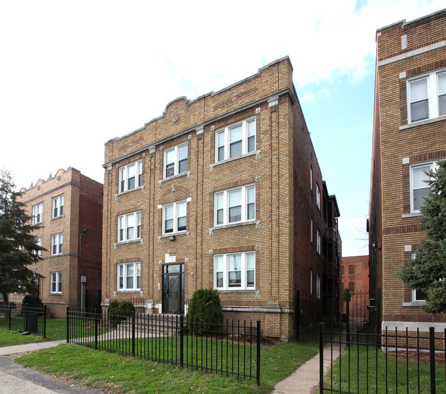 2357 Main St in Hartford, CT - Foto de edificio - Building Photo