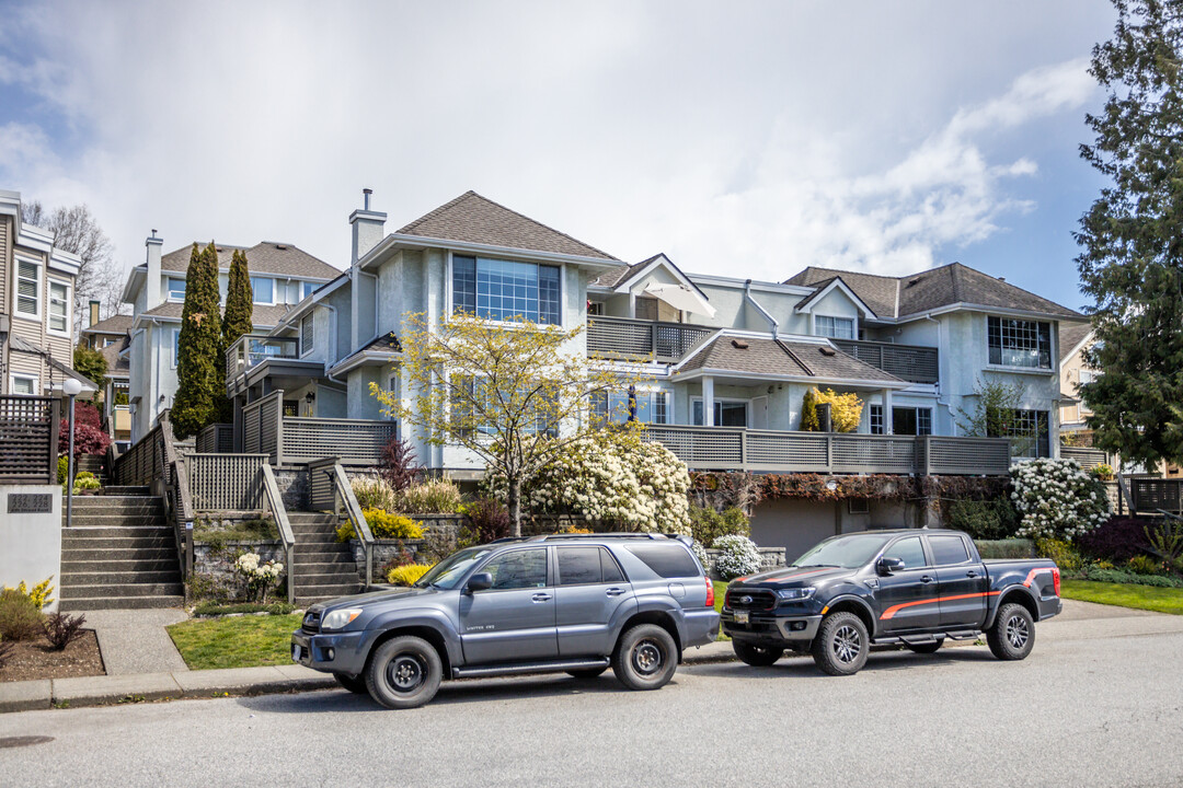 232 6th St E in North Vancouver, BC - Building Photo