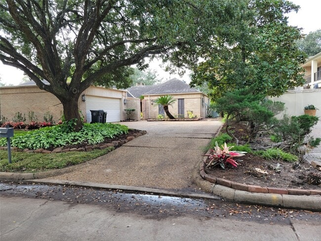 406 Fox Briar Ln in Sugar Land, TX - Building Photo - Building Photo