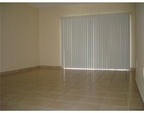 221 Palm Cir E in Pembroke Pines, FL - Building Photo - Building Photo