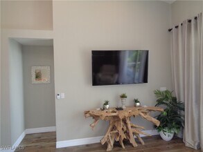 132 Napa Ridge Way in Naples, FL - Foto de edificio - Building Photo