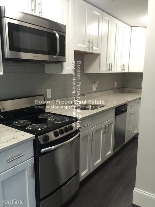 14 Clearway St-Unit -Apt 3 in Boston, MA - Building Photo