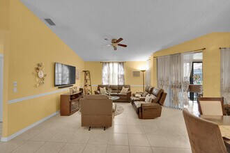 5379 Verona Dr in Boynton Beach, FL - Foto de edificio - Building Photo