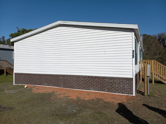 4043 NW 40th St in Lake Panasoffkee, FL - Building Photo - Building Photo