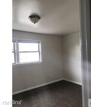 8223 S Exchange Ave in Chicago, IL - Building Photo - Building Photo