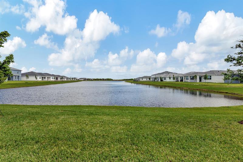 14183 SW Harker St in Port St. Lucie, FL - Foto de edificio