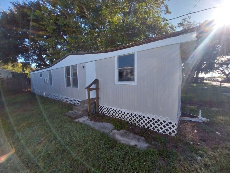 307 Camellia Ln in Auburndale, FL - Building Photo