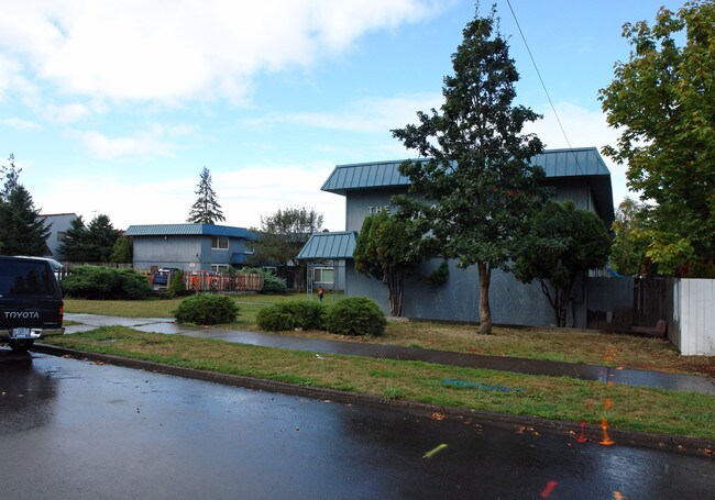 The Glen Villa Apartments in Salem, OR - Building Photo - Building Photo