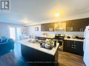 116 Golden Springs Dr in Brampton, ON - Building Photo - Building Photo