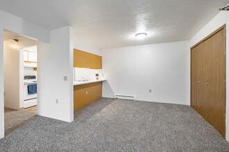 Culver Estates Apartments in Milan, MI - Foto de edificio - Interior Photo