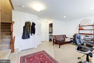 7076 Mongoose Trail in Gainesville, VA - Building Photo