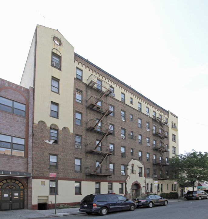 1305 E 18th St in Brooklyn, NY - Building Photo