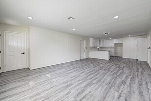 6027 Ledbetter St in Houston, TX - Building Photo