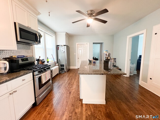 793 Milford Point Rd in Milford, CT - Building Photo - Building Photo