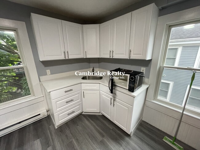 119 Pleasant St, Unit T2 in Cambridge, MA - Building Photo - Building Photo