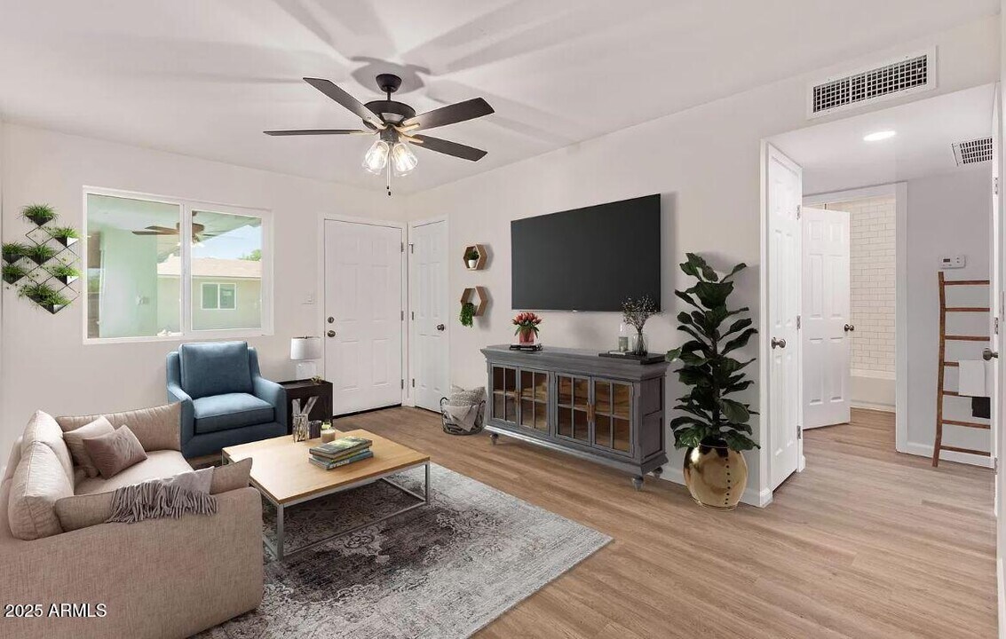 1446 E Broadway Rd in Mesa, AZ - Building Photo