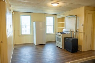 42 Dorchester St in Worcester, MA - Building Photo