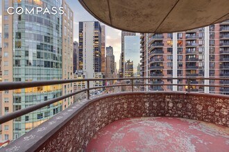 303 E 49th St in New York, NY - Building Photo - Building Photo