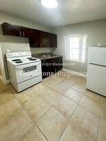 1239 NE 110th St in Miami, FL - Building Photo