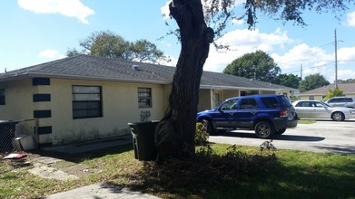 210 N 28th St in Fort Pierce, FL - Building Photo - Building Photo