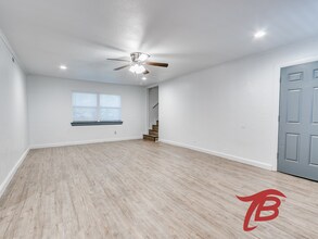 2214 N Florida Ave in Oklahoma City, OK - Foto de edificio - Building Photo