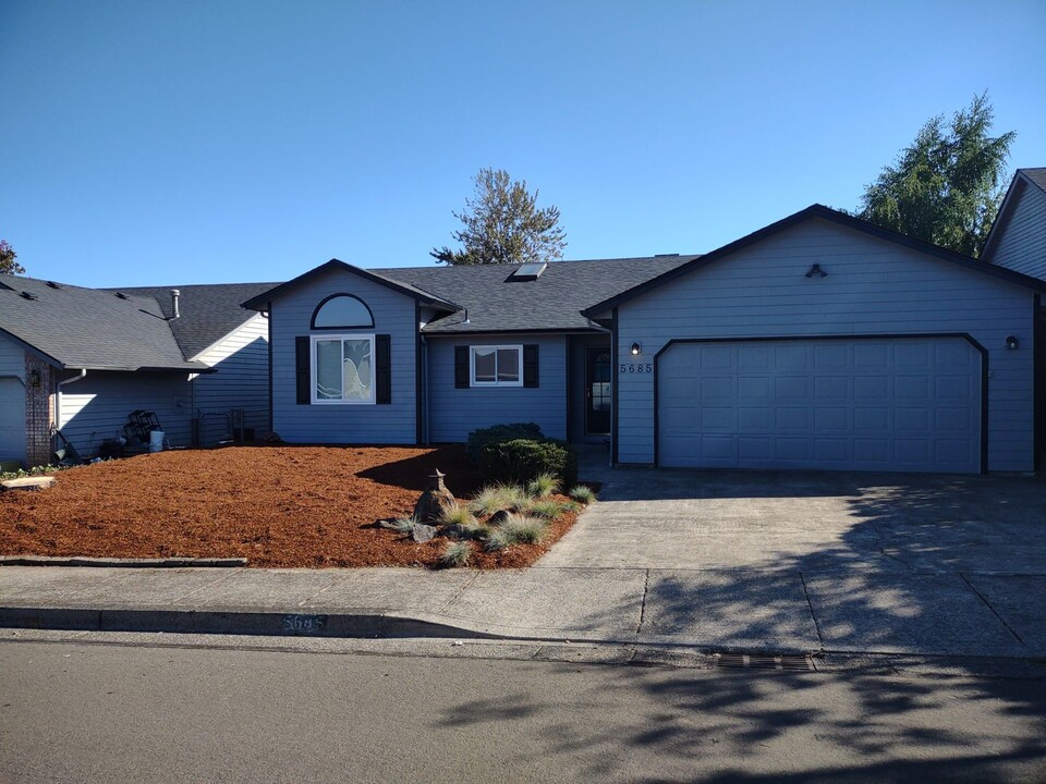 5685 Moonstone Loop SE in Salem, OR - Building Photo