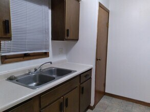 1711 E Ave NE in Cedar Rapids, IA - Building Photo - Building Photo