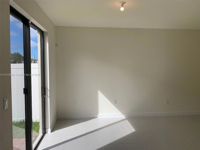 3386 W 112th St in Hialeah, FL - Building Photo - Building Photo