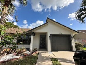 5325 Havasu Ct in Greenacres, FL - Building Photo - Building Photo