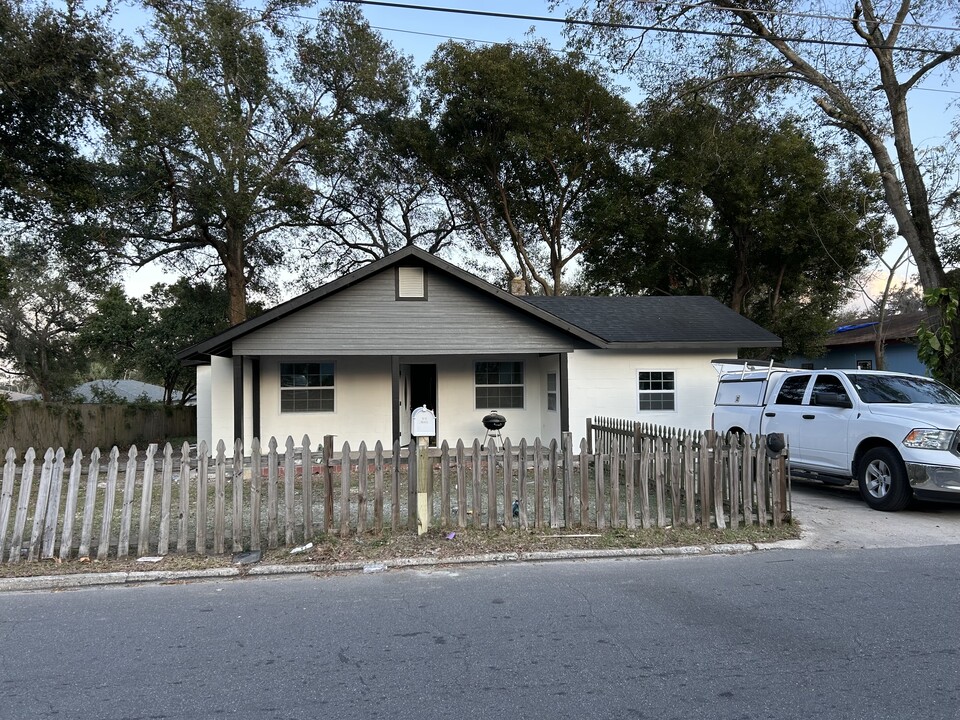 1127 N Vermont Ave in Lakeland, FL - Building Photo