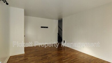 1316 E Hope St in Bremerton, WA - Building Photo - Building Photo