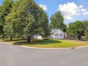 407 Wedgewood Dr in St. Paul, MN - Building Photo - Building Photo