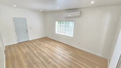 1041 N Edinburgh Ave, Unit 1/2 in West Hollywood, CA - Foto de edificio - Building Photo