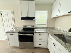7664 Outer Dr W in Detroit, MI - Building Photo - Building Photo
