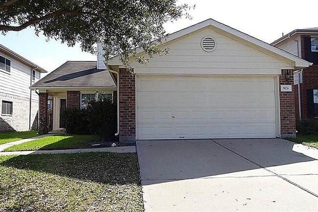 5826 Westminster Village Dr in Houston, TX - Building Photo - Building Photo