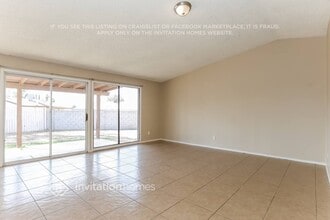 8223 W Hazelwood St in Phoenix, AZ - Foto de edificio - Building Photo