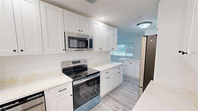 4421 Gandy Cir in Tampa, FL - Building Photo - Building Photo