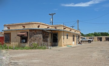 912 S Columbia St in Plainview, TX - Building Photo - Building Photo