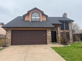 7712 Pear Tree Ln in Watauga, TX - Building Photo