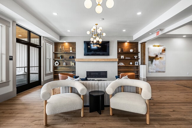 Station 280 in Granby, CT - Foto de edificio - Building Photo